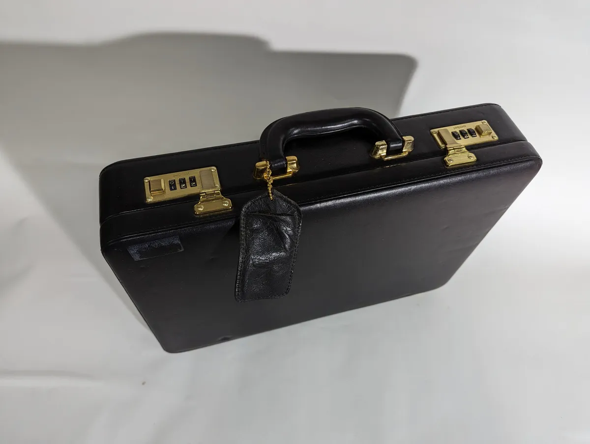 深色皮質公事包 2